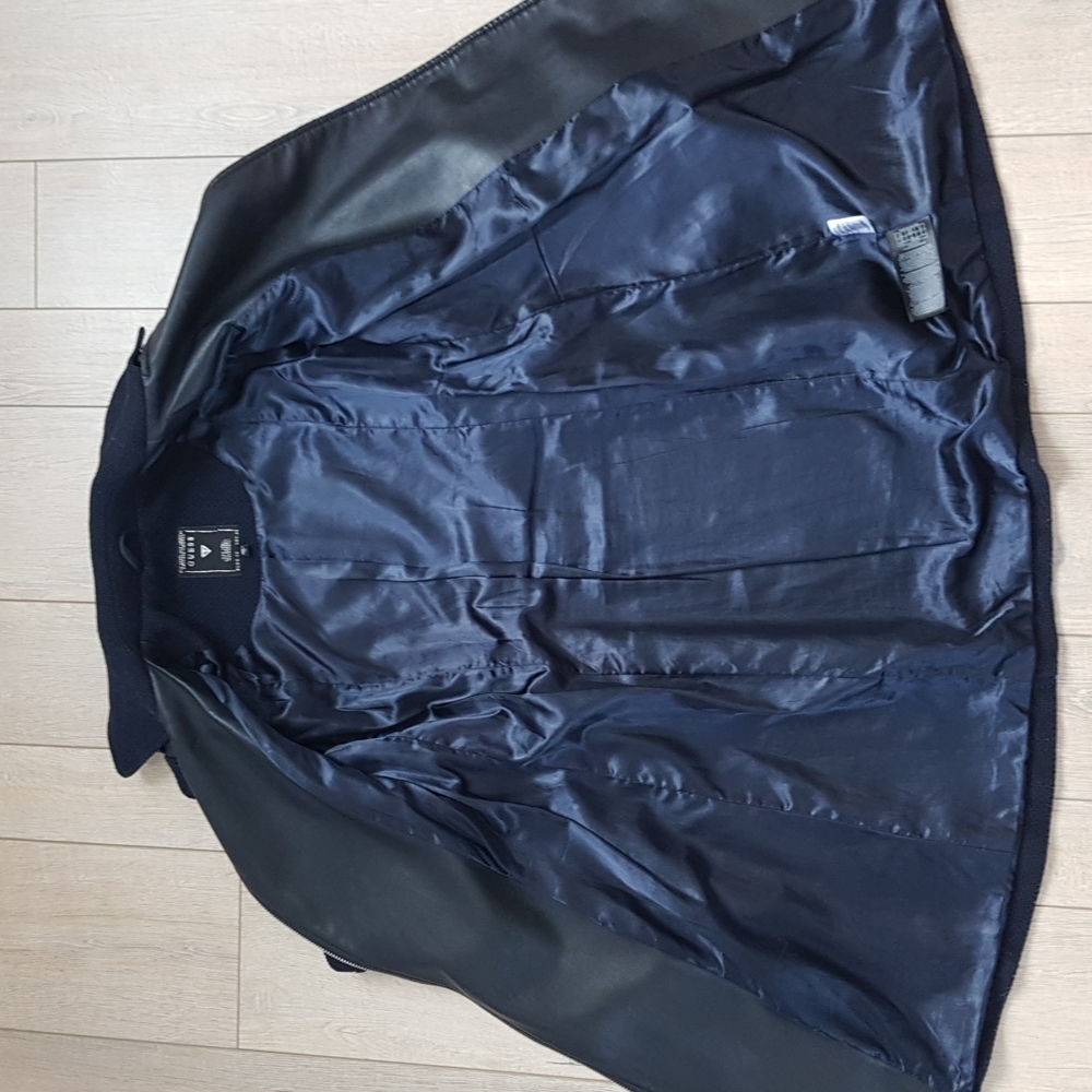 Sold Guess XS Navy Winter Coat with Leather & Silver Accents - Picture 6 of 6